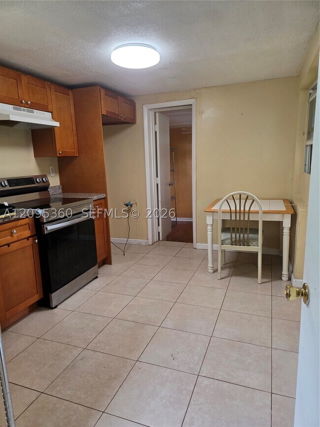 1957 NE 177th St