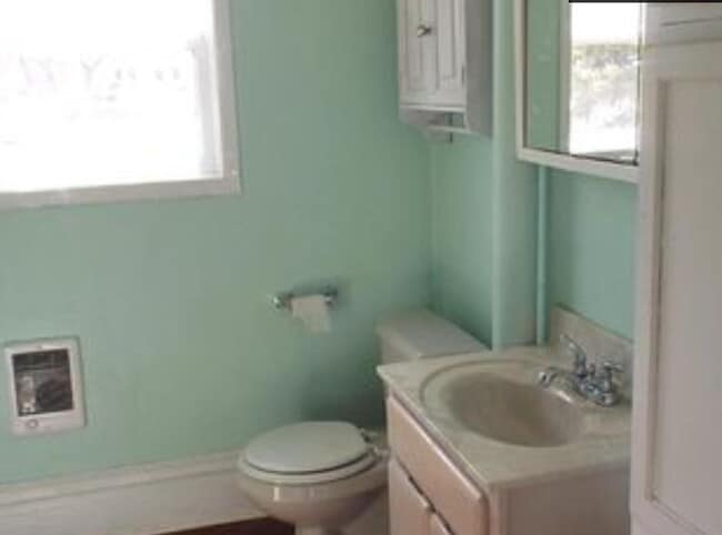 Photo - 408 State Ave E