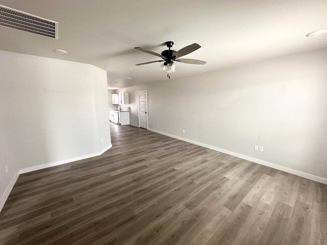 Photo - 3 Bed 2 Bathroom for Rent!