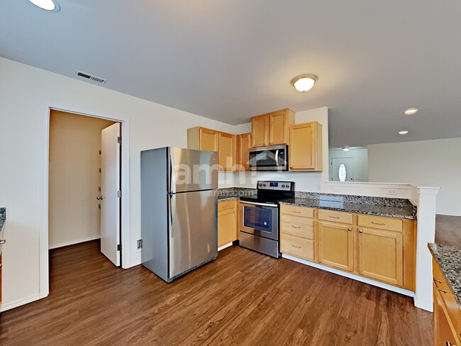 Photo - 116 Nelsen St NE