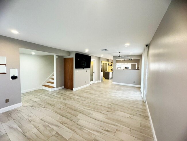 Photo - 321 Sandtree Dr