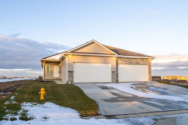 Photo - Beautifully Built 4 Bed Duplex!