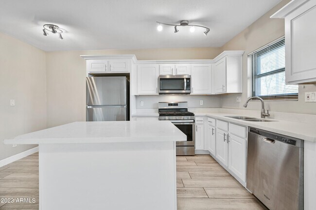 Photo - 1145 E Henry St
