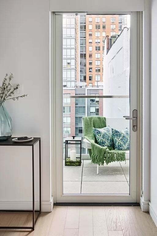 635 W 42nd St Unit 8-32