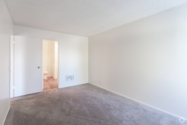2BR,2BA - 950SF - Bedroom