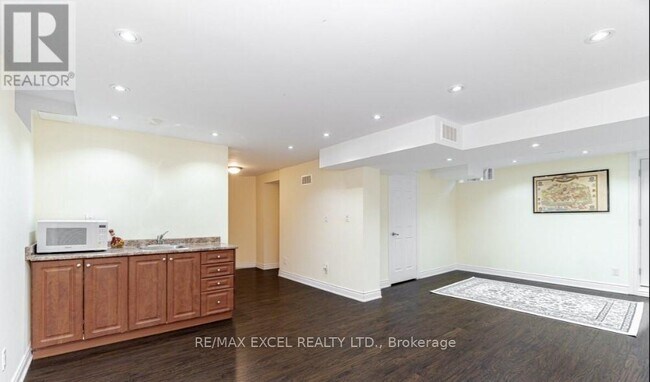 Photo - 202 Nahani Way