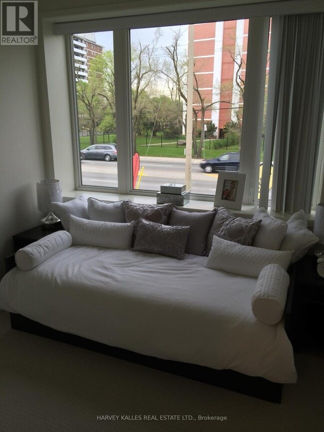 Photo - 1961 Victoria Park Ave