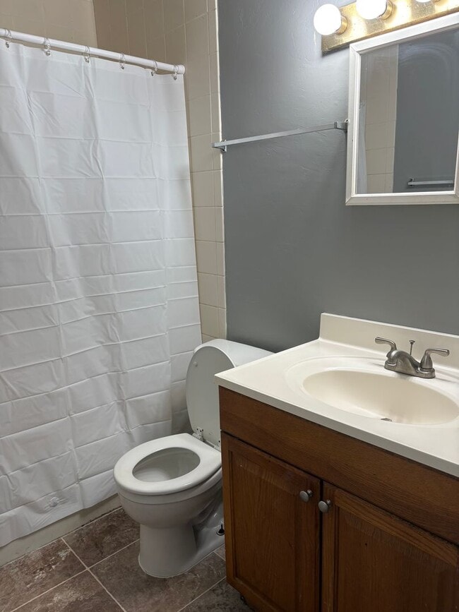 Photo - 3bed/1.5 Bath Duplex Astoria Park Unit 2446 Atlas Rd