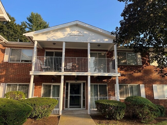 Building Photo - 49 Bayberry Dr Unit 2 Rental