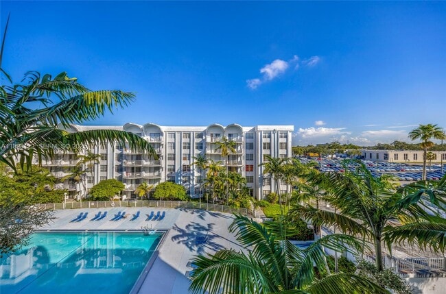 Building Photo - 492 NW 165th St Unit C-512