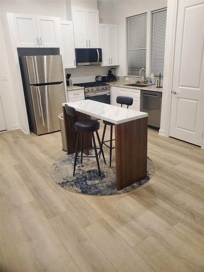 Photo - 5113 Briscoe St