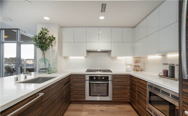 Photo - Insignia Condominiums ~ Belltown Unit 902S