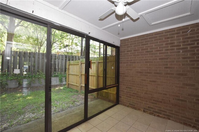 Photo - 400 N Steele St