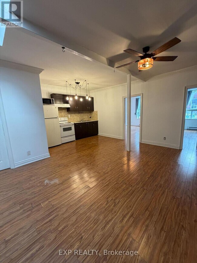 Photo - 2878 Dundas St W Unit 1