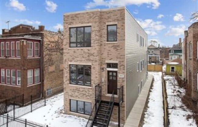 Building Photo - 5955 W Superior St Unit G Rental