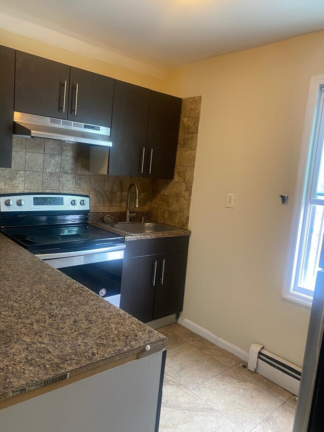 Photo - 158 Alexander St Unit 3rd Floor