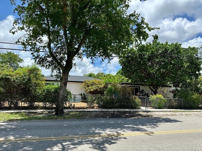 Photo - 12810 NE 9th Ave House