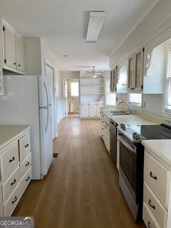 Photo - 764 Hemphill Rd