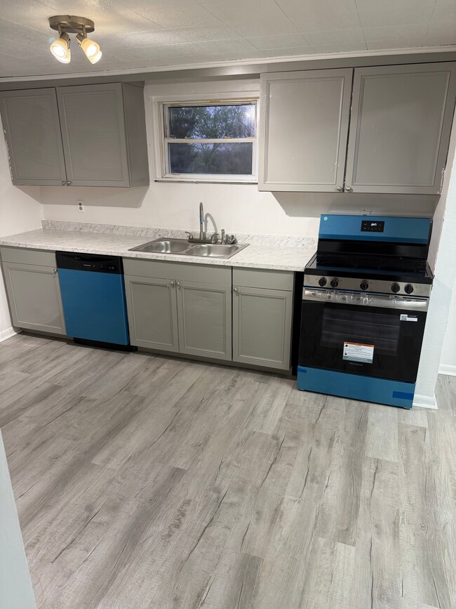 Photo - 1347 High Rd