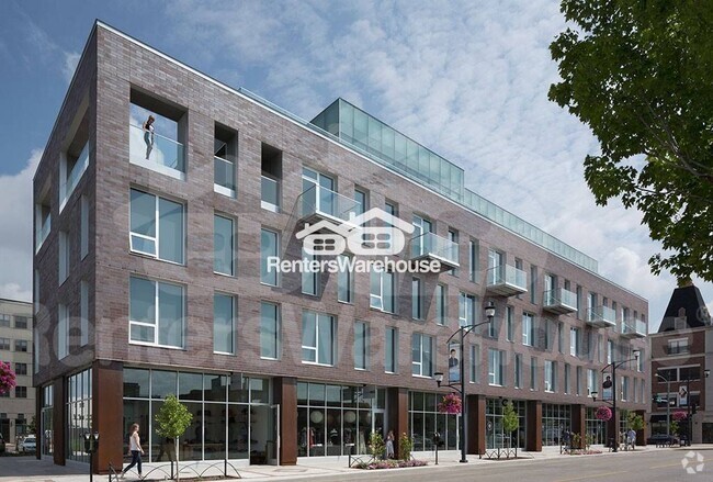 Building Photo - 350 E Locust St Rental
