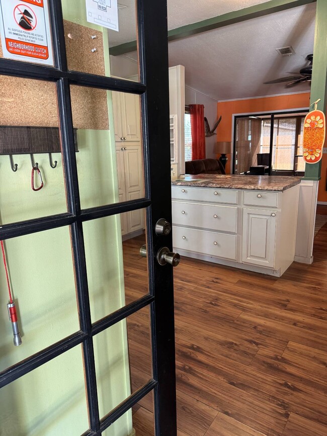 Photo - 638 N Edgewater Dr