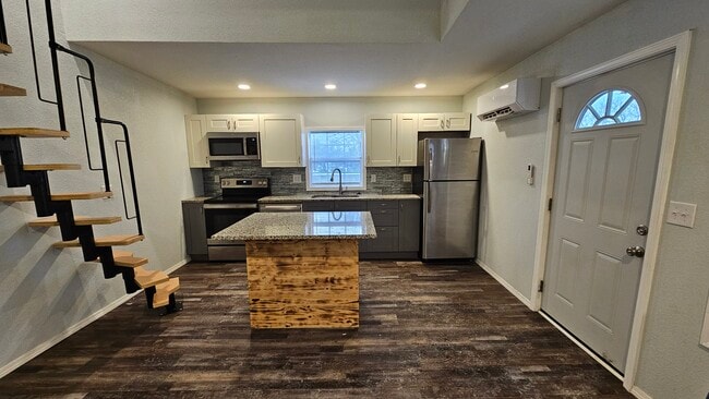 Photo - 1710 West 2nd St N