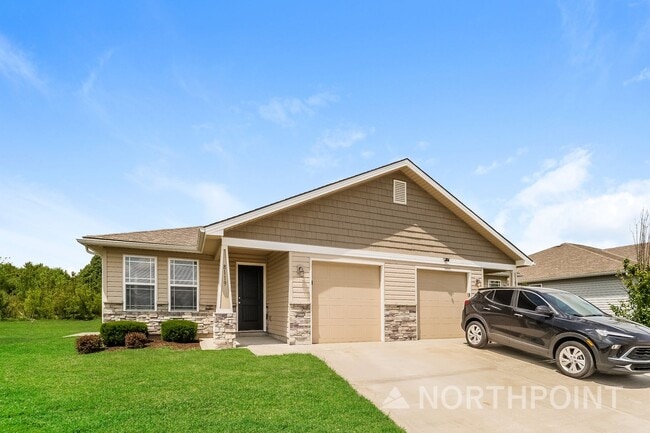 Building Photo - 3 BR/2BA | Newly Renovated Single Family Home | In Blue Springs |  Pet Friendly with Garage