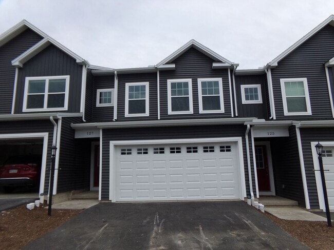 Photo - 3 bedroom, 2.5 Bathroom Townhouse in Gray's Pointe Neighborhood