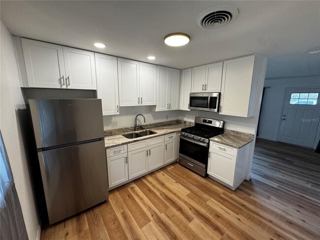 Photo - 716 McCormack St