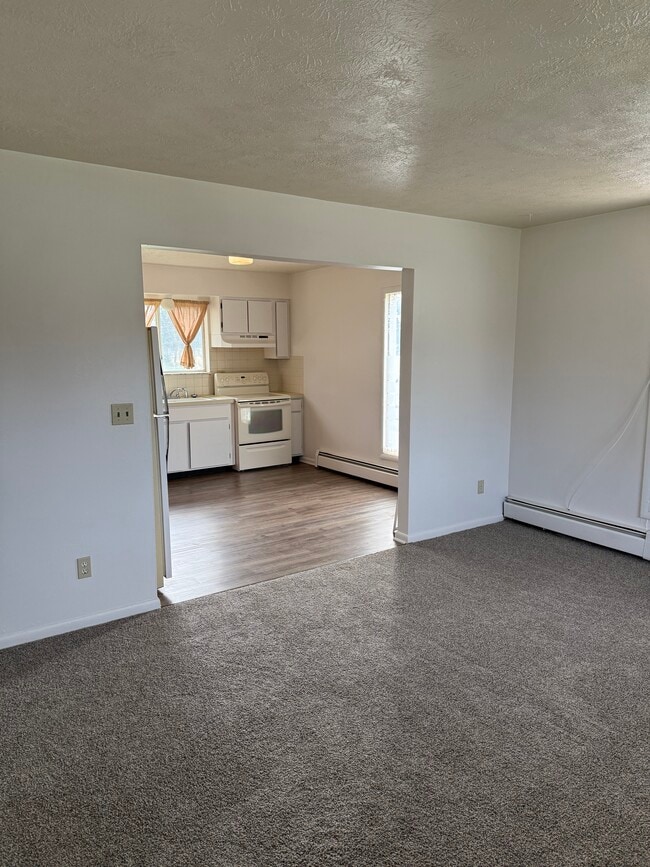 Photo - 1369 Cayuga Ave Unit Upper