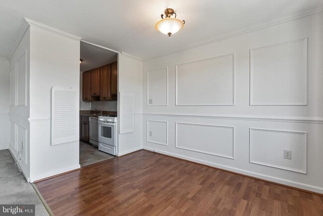 Building Photo - 1300 S Arlington Ridge Rd Unit 402