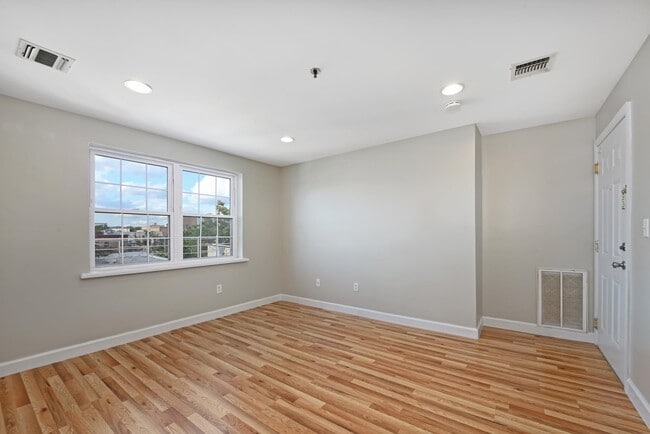Building Photo - 413-415 9TH St Unit 501 Rental