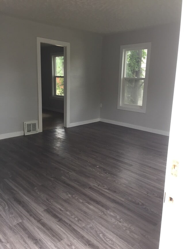 Photo - 852 Retallack St