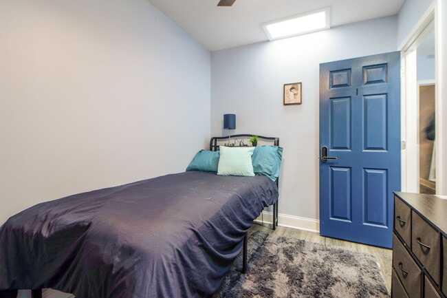 Building Photo - 1614 E 28th St Rental