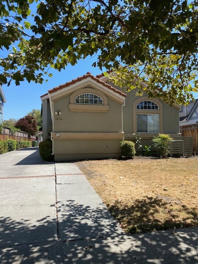 Photo - Spacious updated home with 3 downstairs be...