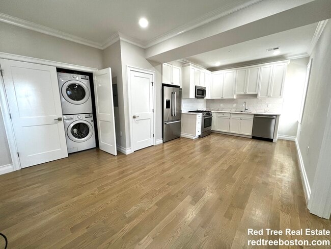 Building Photo - 14 Mount Hood Rd Unit 1 Rental