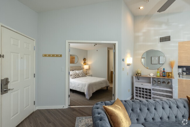 Model Unit - 1 BR 1 BA - 575 SF - Foyer