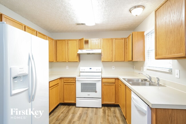 Photo - 8333 Mira St