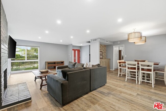 Photo - 5500 Blanco Ave
