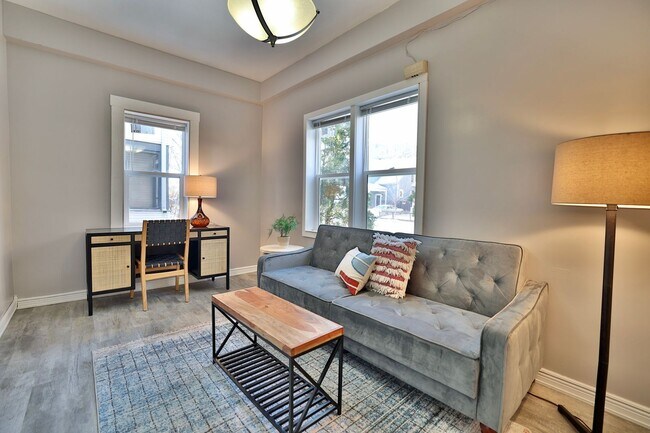 Photo - Lyndale Livings Unidad Apt. 2815-1