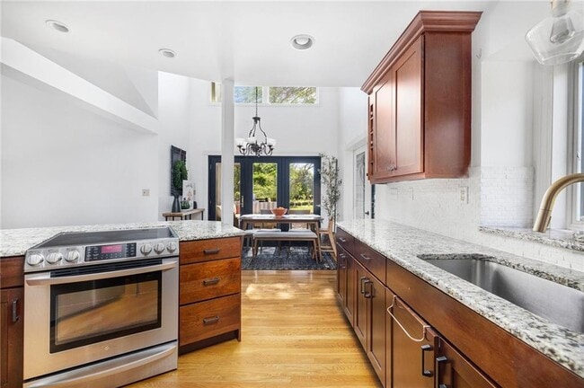 Photo - 581 Middle Rd