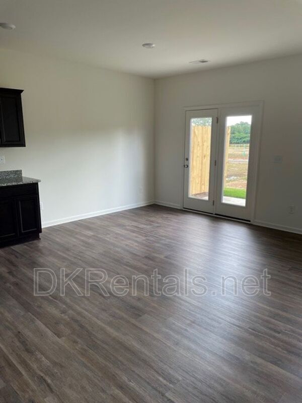 Photo - 241 Grand Central Wy