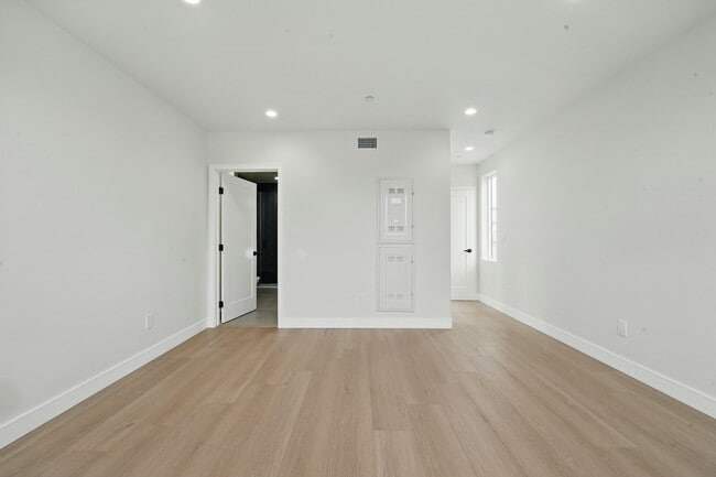 Photo - 8234 Blackburn Ave