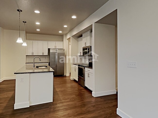 Photo - 302 E Sicily Dr