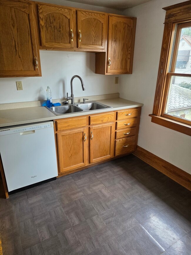 Building Photo - 688 Minnesota Ave Unit Len Rental