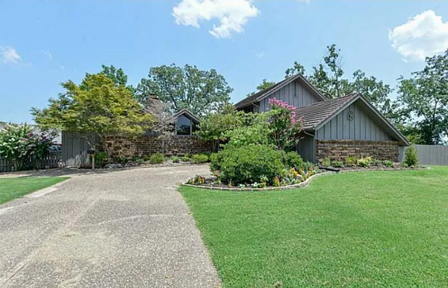 Photo - Four Bedroom/Three Bath Home/Large lot