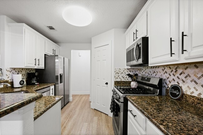 Photo - 1504 W 43rd St