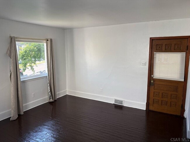 Photo - 926 Bloom St