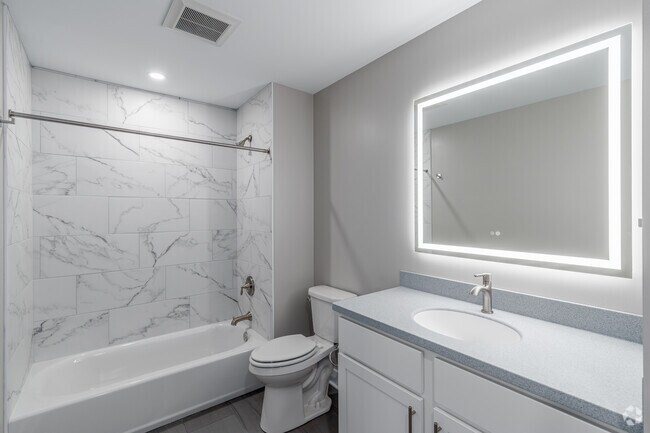 1BR, 1BA w/ Den - 810SF - Bathroom