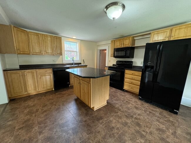 Photo - 28 School St